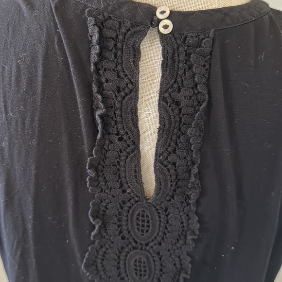Size XL black knit top with lace and cutouts in front and back EUC - Picture 3 of 4